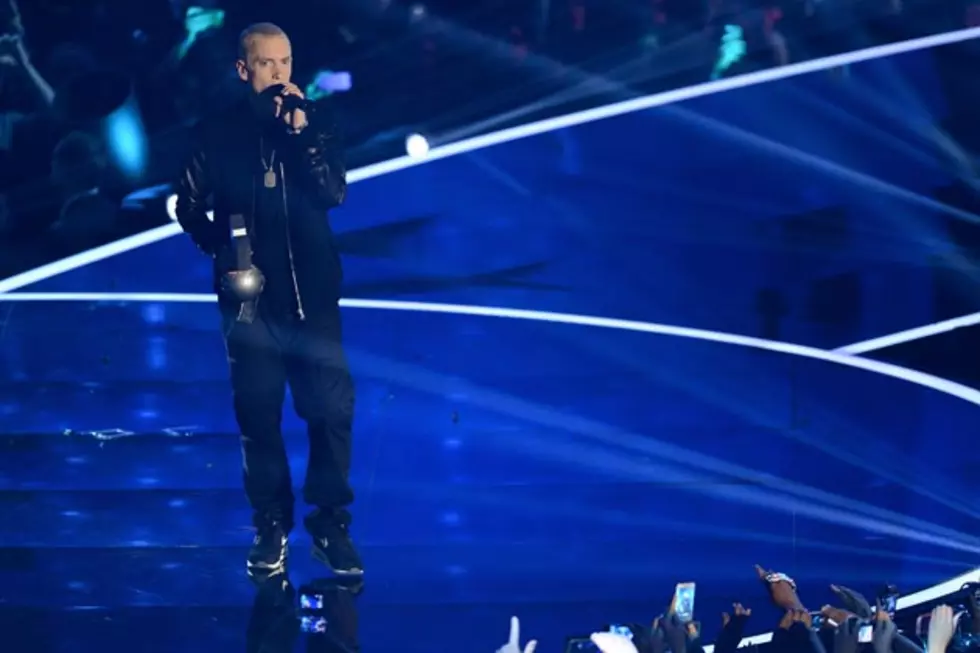 Eminem Wins the Global Icon Award, Goes 'Berzerk' at the 2013 MTV EMAs