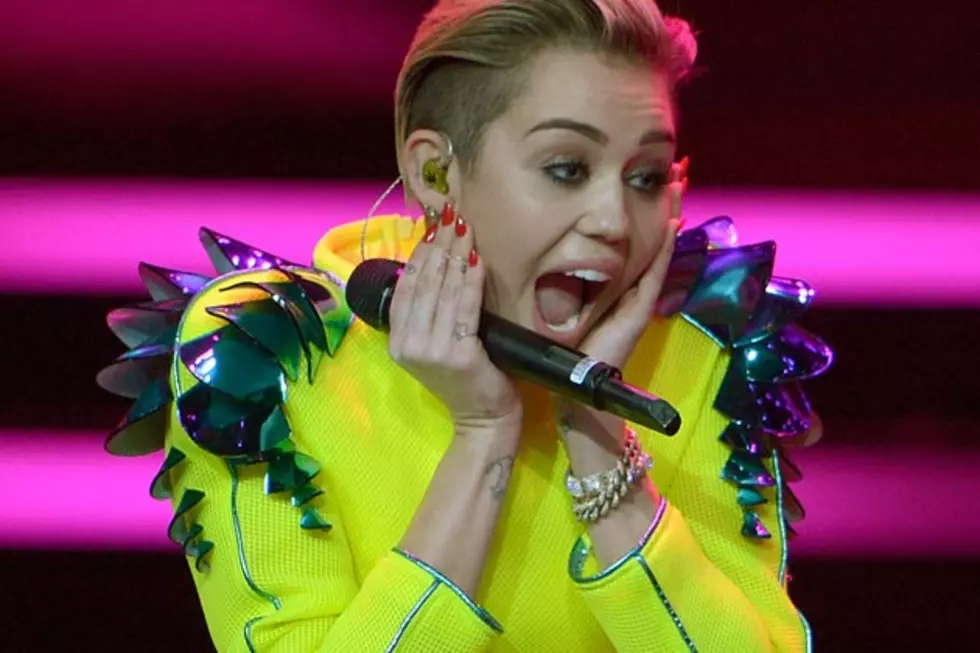 What Happened to Miley Cyrus’ Eyebrows? [PHOTO]