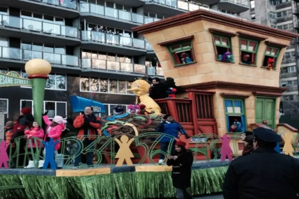 Jimmy Fallon, the Roots + the Cast of ‘Sesame Street’ Perform ‘Somebody Come and Play’ at Macy’s Thanksgiving Day Parade [VIDEO]