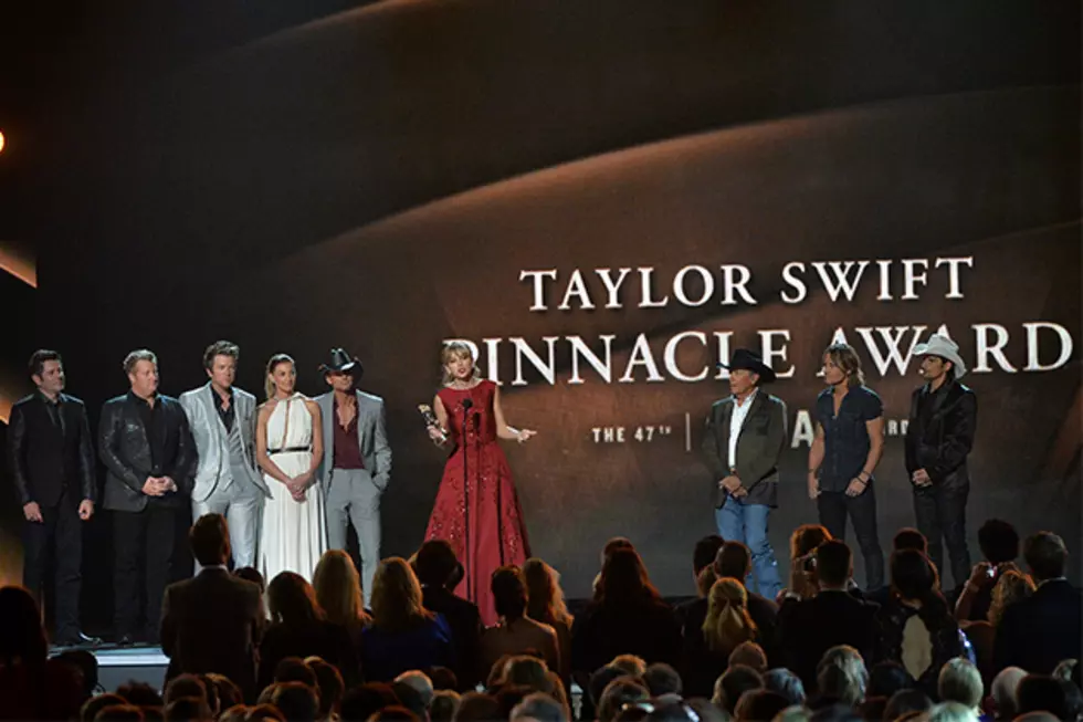 Taylor Swift Accepts Prestigious Pinnacle Award at 2013 CMAs