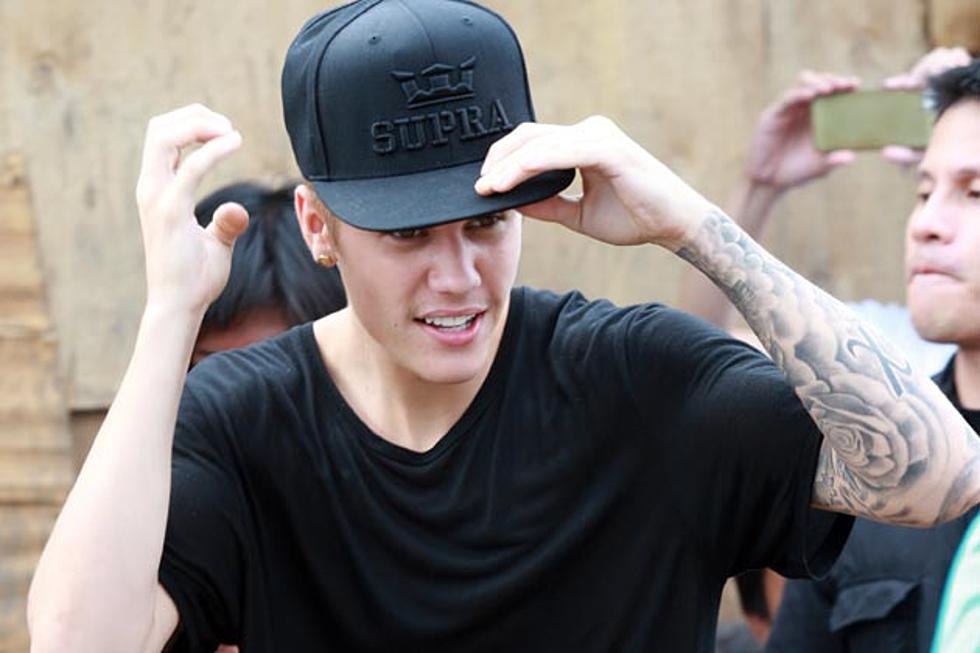 Justin Bieber Flips Off &#8216;The Haters&#8217; [PHOTO]