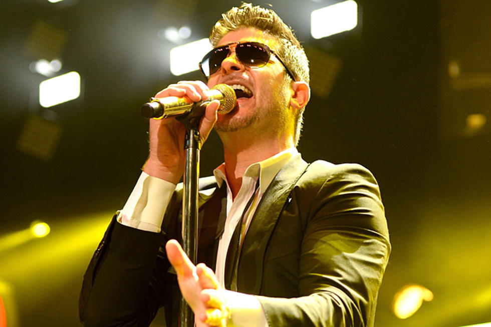 Robin Thicke Blurs Lines With the Audience on New Year's Eve