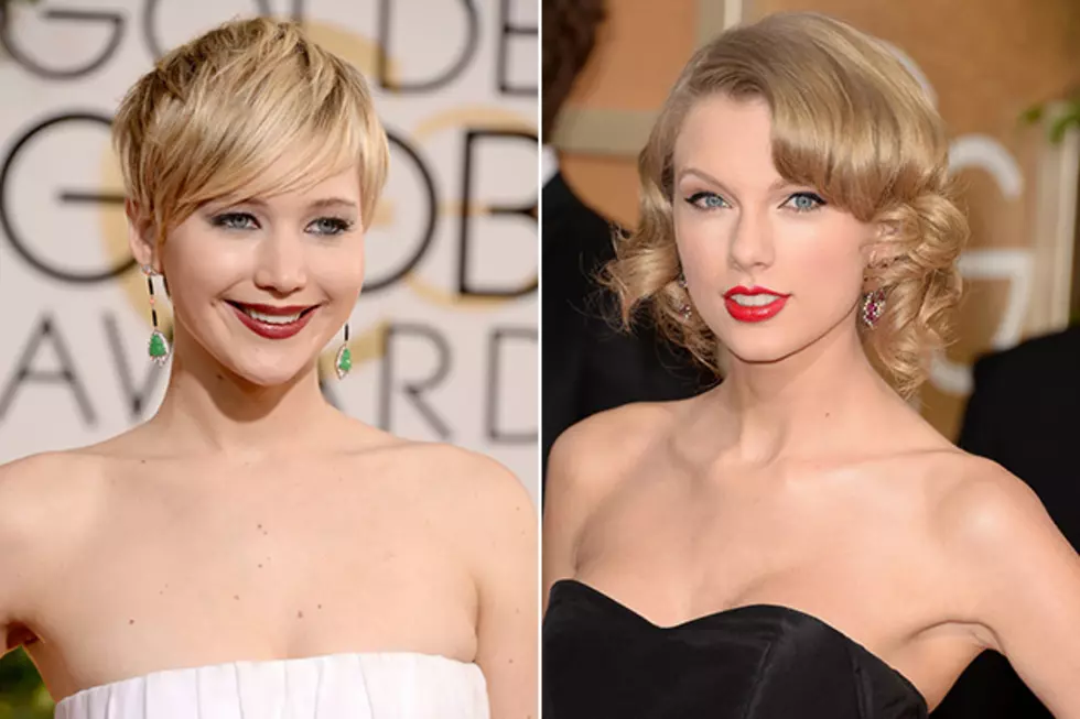 Jennifer Lawrence Photobombs Taylor Swift at the 2014 Golden Globes, and It’s Amazing [PHOTO]