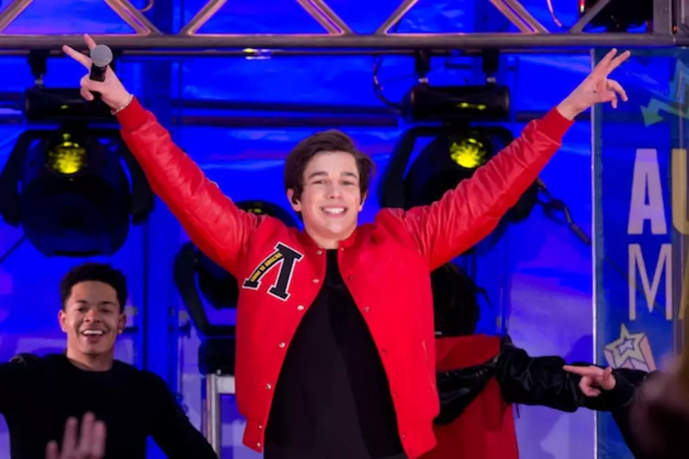 Austin Mahone Serenades Fans Onstage While Singing ‘U’ Girl [VIDEO]