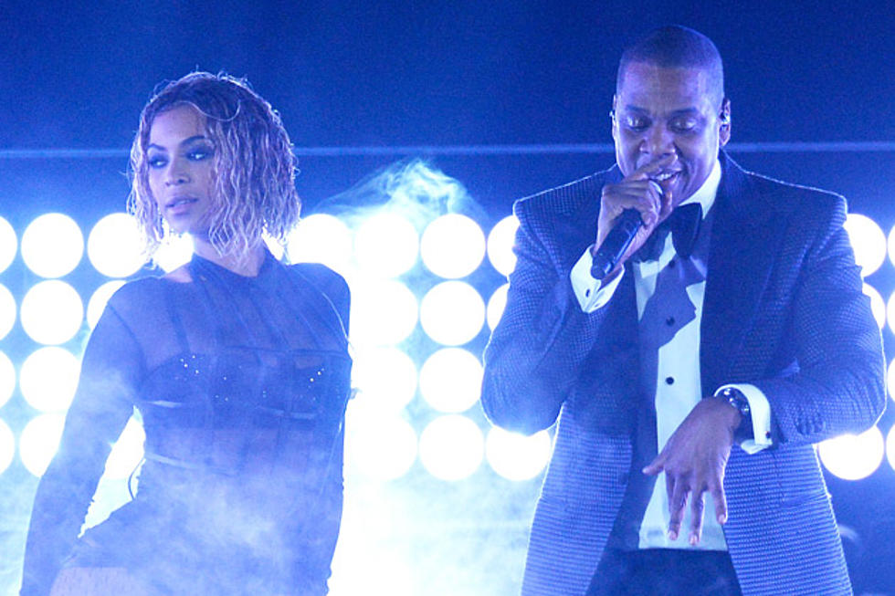 Jay Z Brings Out Surprise Guest Beyonce to Perform &#8216;Drunk in Love&#8217; at DirecTV Super Bowl Party [VIDEO]