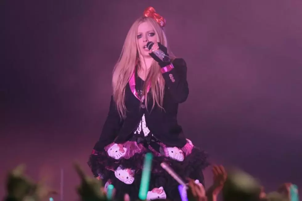 Avril Lavigne Screams + Runs Off Stage in China [VIDEO]
