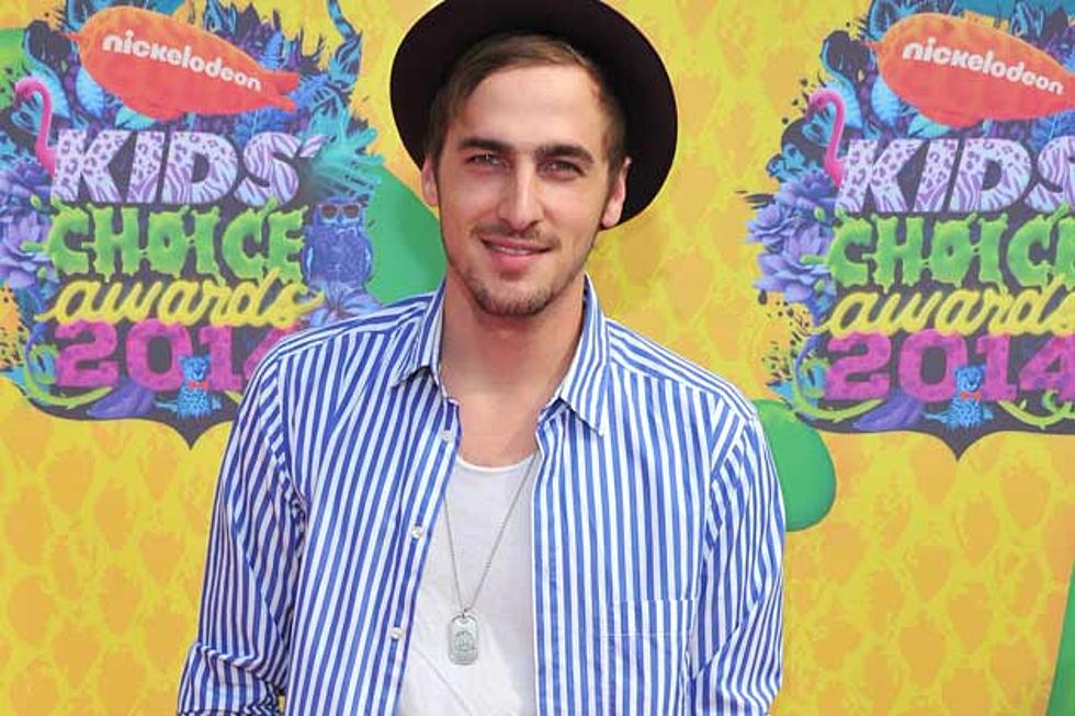 Kendall Schmidt Looks Patriotic at the 2014 Kids&#8217; Choice Awards Orange Carpet [PHOTOS]