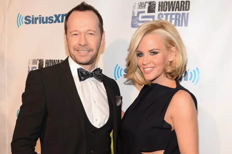 Jenny McCarthy + Donnie Wahlberg Are Engaged – See Her Stunning Ring! [VIDEO]