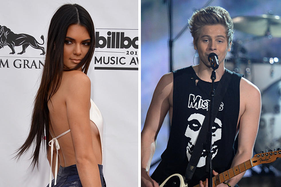Kendall Jenner Almost Introduces 5 Seconds of Summer as One Direction at 2014 Billboard Music Awards [VIDEO]