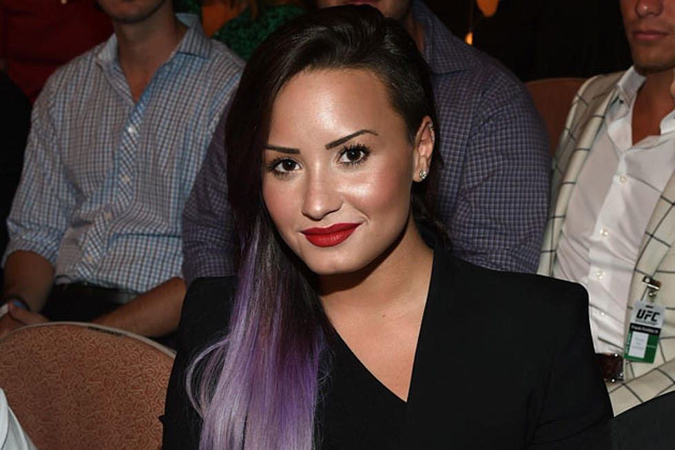 Demi Lovato Sprains Ankle in 4th of July Incident [PHOTO]