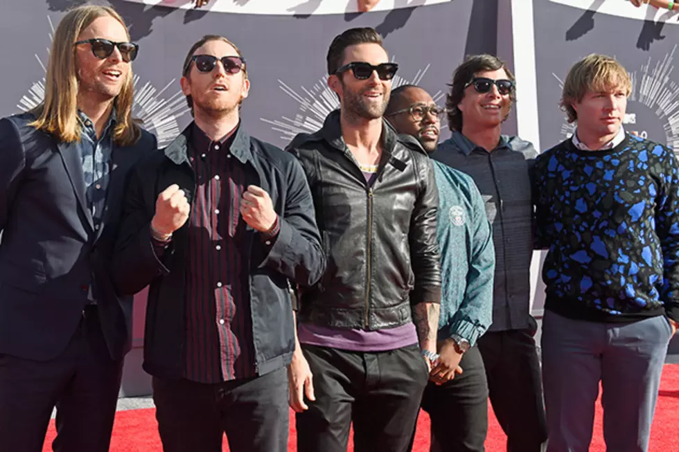 Maroon 5 Perform 'Maps' + 'One More Night' Under the Stars at the 2014 MTV VMAs