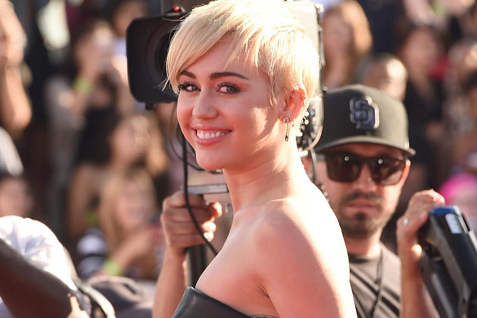 Miley Cyrus To Pose Nude