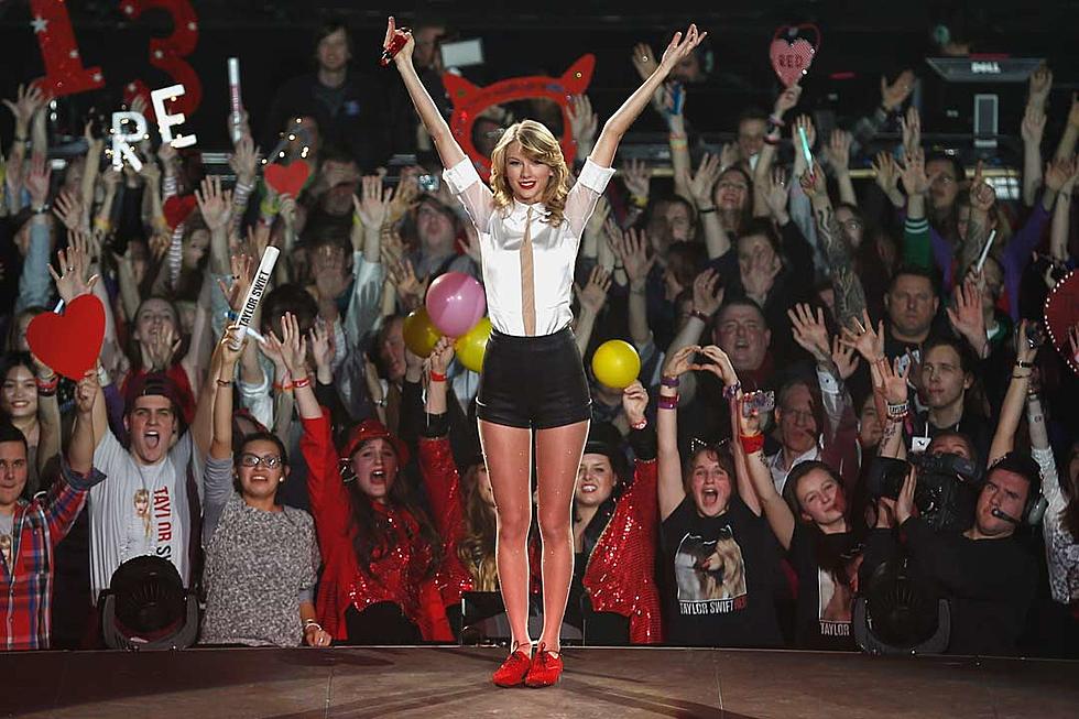 Taylor Swift Hosts Another ‘1989’ Listening Party [PHOTOS]