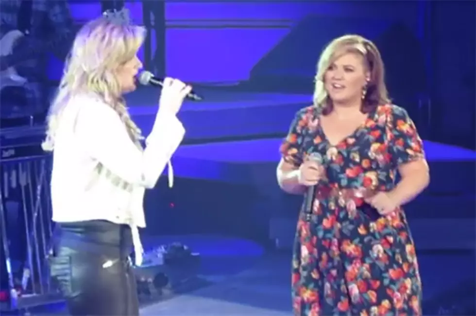Surprise! Kelly Clarkson Joins Trisha Yearwood in First Post-Baby Performance [VIDEO]