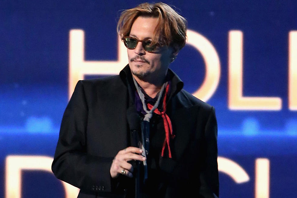 Johnny Depp Slurs His Words at the 2014 Hollywood Film Awards [VIDEO]