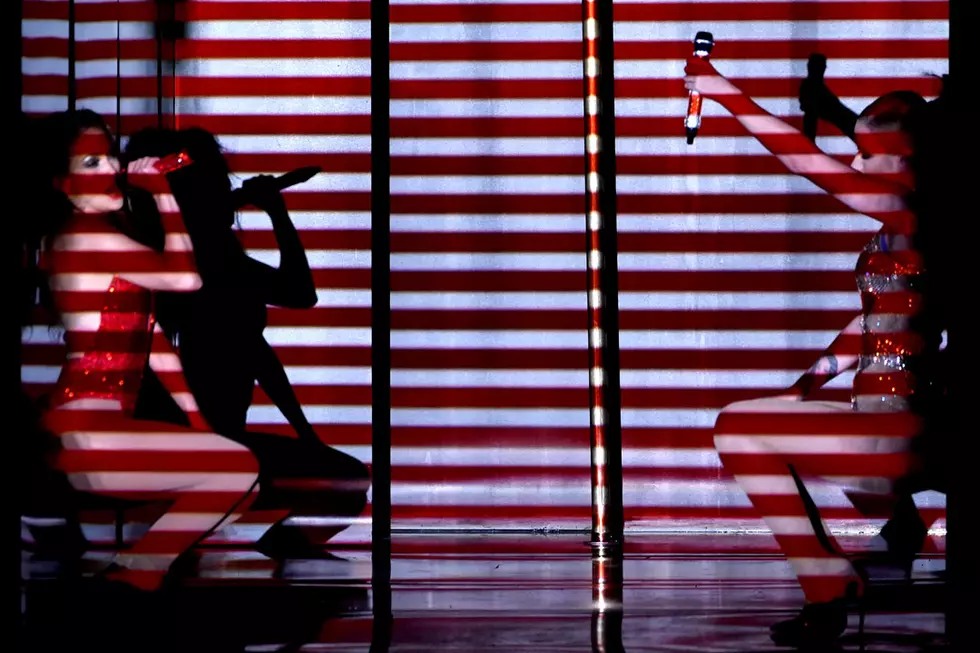 Jennifer Lopez and Iggy Azalea Perform &#8216;Booty&#8217; at 2014 American Music Awards