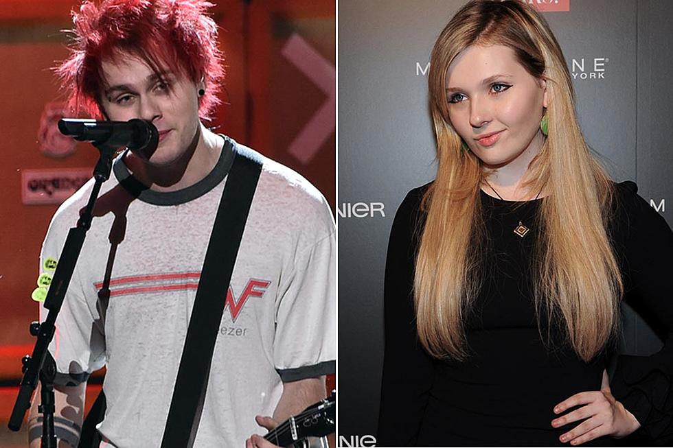 Michael Clifford Reacts to Abigail Breslin’s ‘You Suck’ [VIDEO]