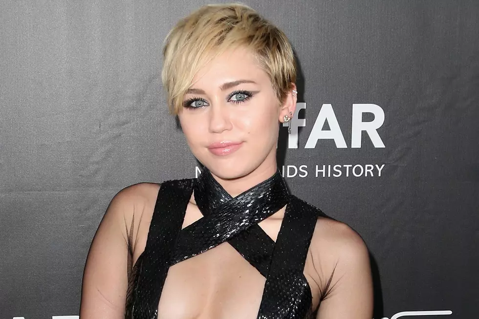 Miley Cyrus Shares Hospital Selfie After Wrist Procedure [PHOTO]