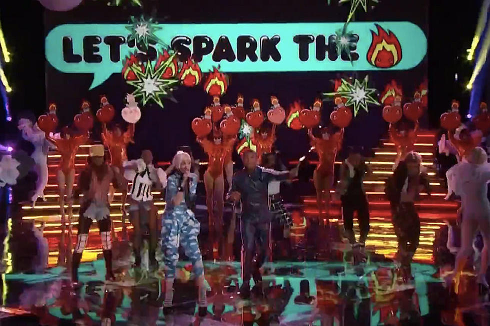 Gwen Stefani and Pharrell Perform 'Spark the Fire' on 'The Voice' [VIDEO]