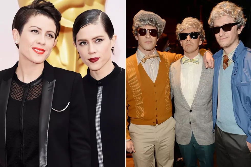 Tegan and Sara + Lonely Island Perform 'Everything Is Awesome' at 2015 Oscars