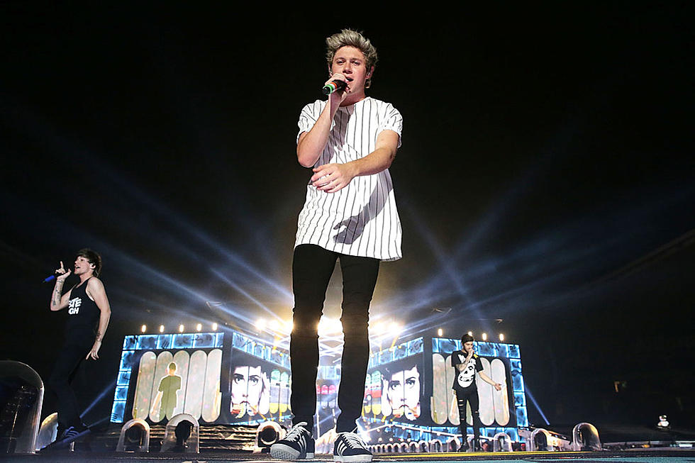 Niall Horan Shares Rehearsal Pic from On The Road Again Tour [Photos]