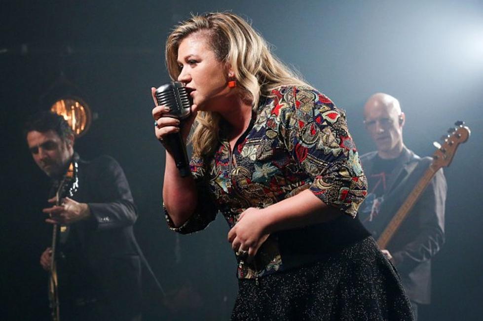 Kelly Clarkson Says a &#8216;Rough&#8217; Pregnancy Inspired Her Shaved Haircut