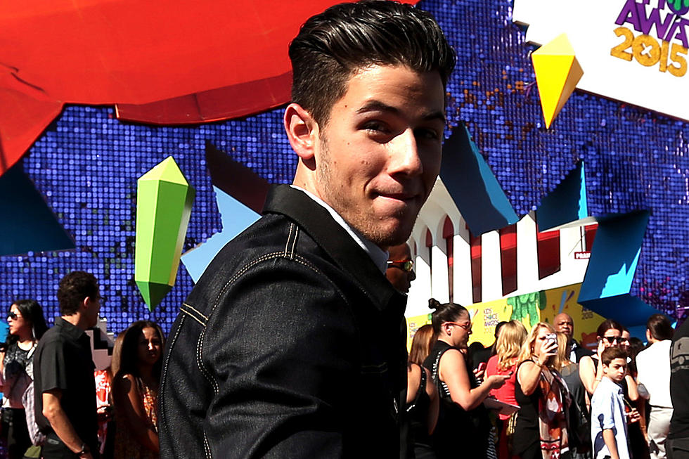 Joe Jonas Dresses as Grandma at 2015 Kids' Choice Awards