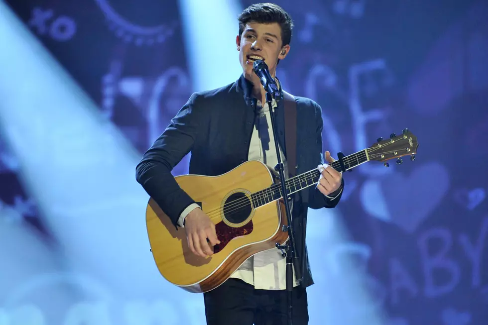 Shawn Mendes Plays 'Life of the Party' at 2015 Juno Awards