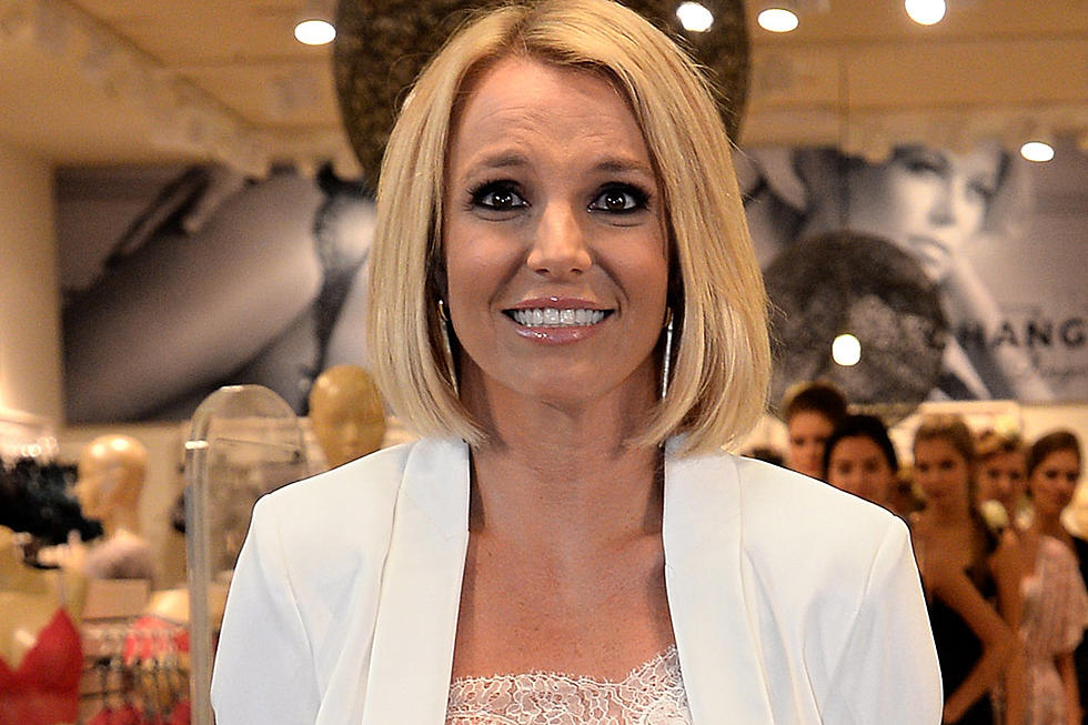 Oops! Britney Spears Falls on Stage, Hurts Her Ankle [VIDEO]