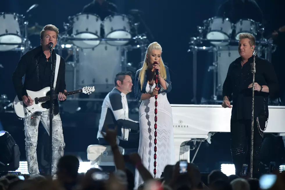 Christina Aguilera Performs &#8216;Shotgun&#8217; + &#8216;Riot&#8217; With Rascal Flatts at 2015 ACM Awards
