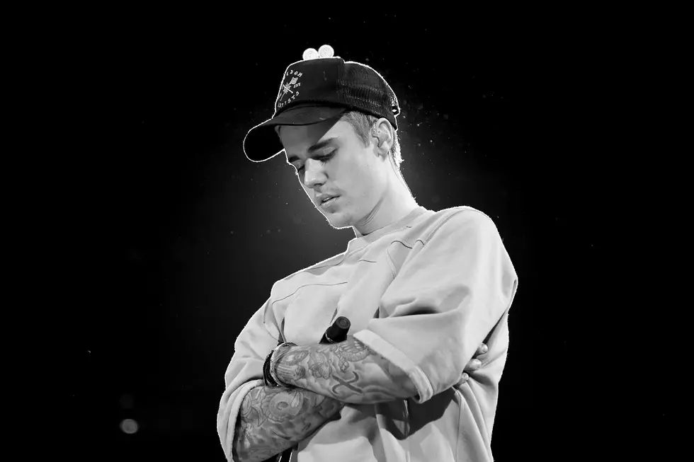 Justin Bieber Leads Concertgoers In Prayer In Light Of Paris Attacks, Japan Earthquake