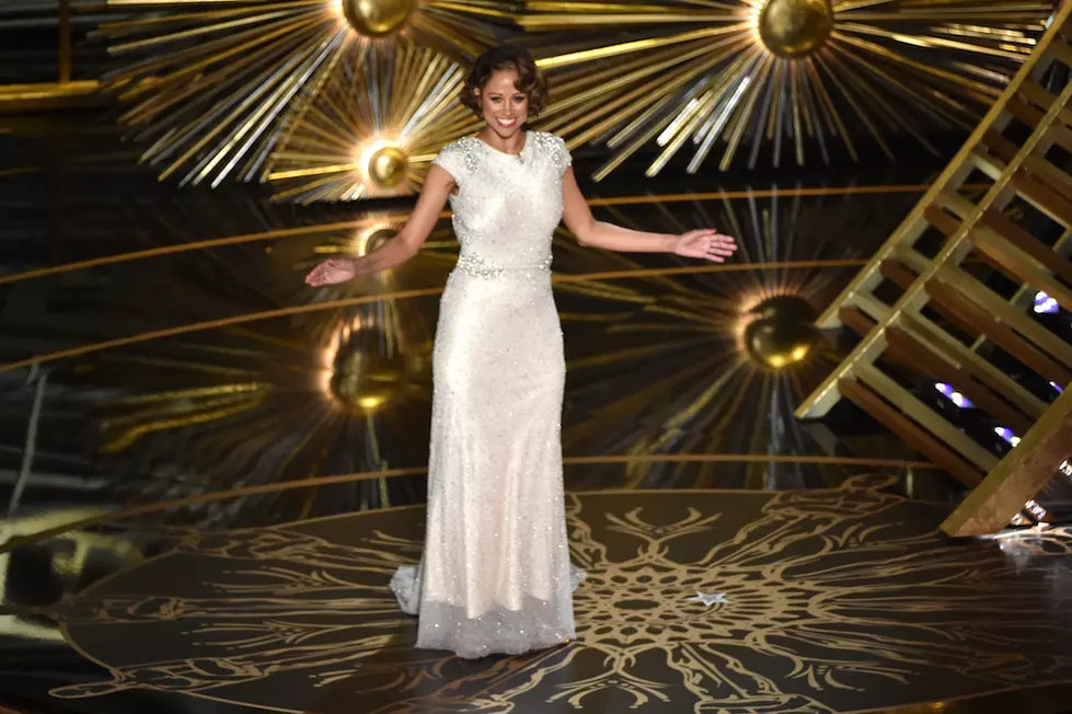 Stacey Dash Makes Weird, Unfunny Cameo at 2016 Oscars, But Why?