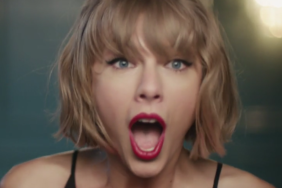 Taylor Swift Probably Does Pre-Game to 2001 Jimmy Eat World