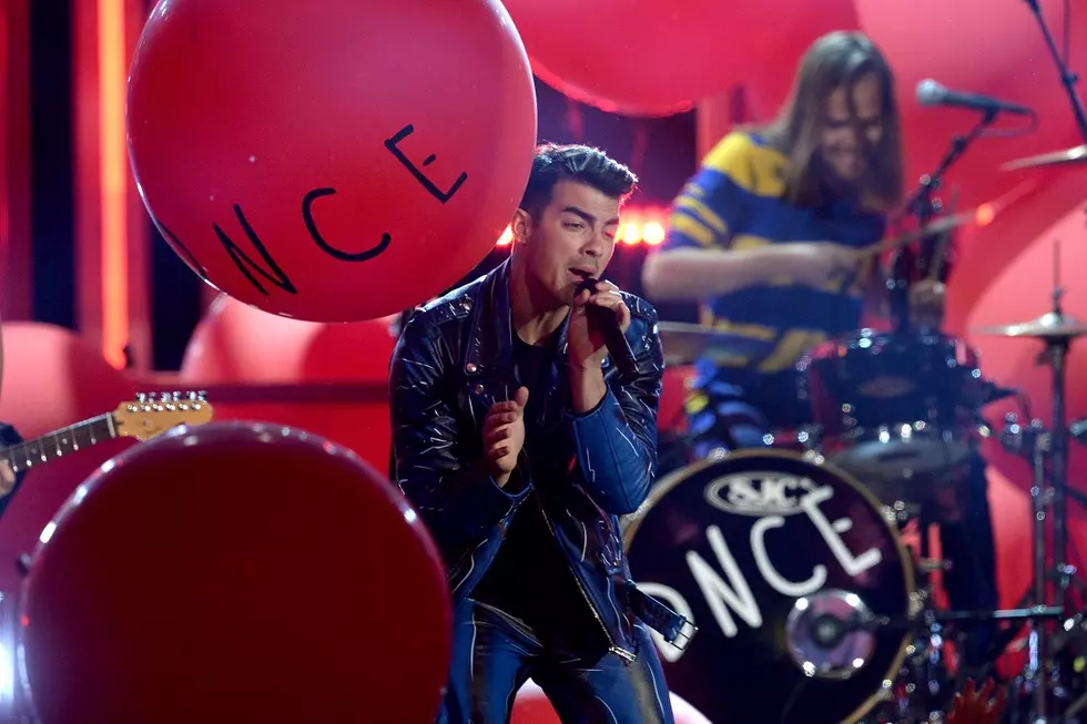 DNCE Throws Party, Serves ‘Cake by the Ocean’ at 2016 Billboard Music Awards