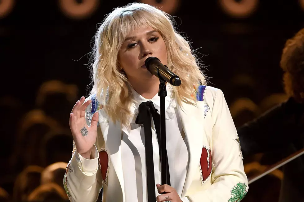 Kesha Receives Standing Ovation at 2016 Billboard Music Awards