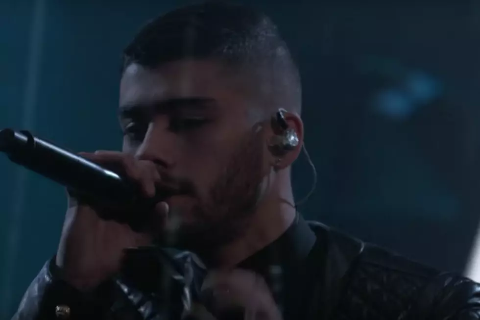 Zayn Arrives Last Minute to &#8216;Voice&#8217; Finale, Performs &#8216;Like I Would': Watch