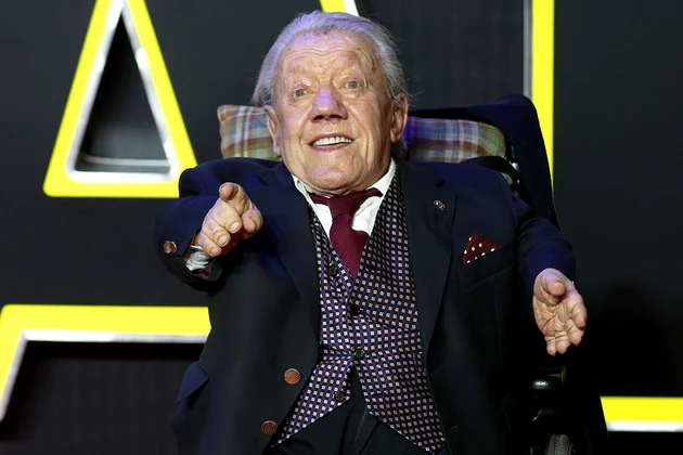 Kenny Baker, Iconic &#8216;Star Wars&#8217; Actor, Passes Away at 81