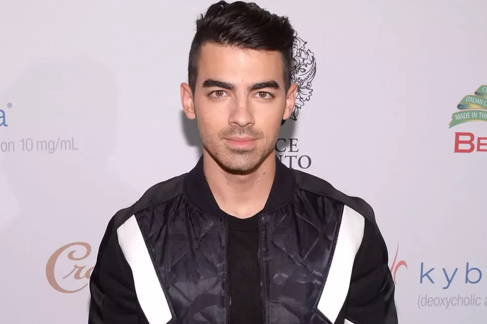 Joe Jonas Talks Losing Virginity to Ashley Greene in Candid Reddit AMA