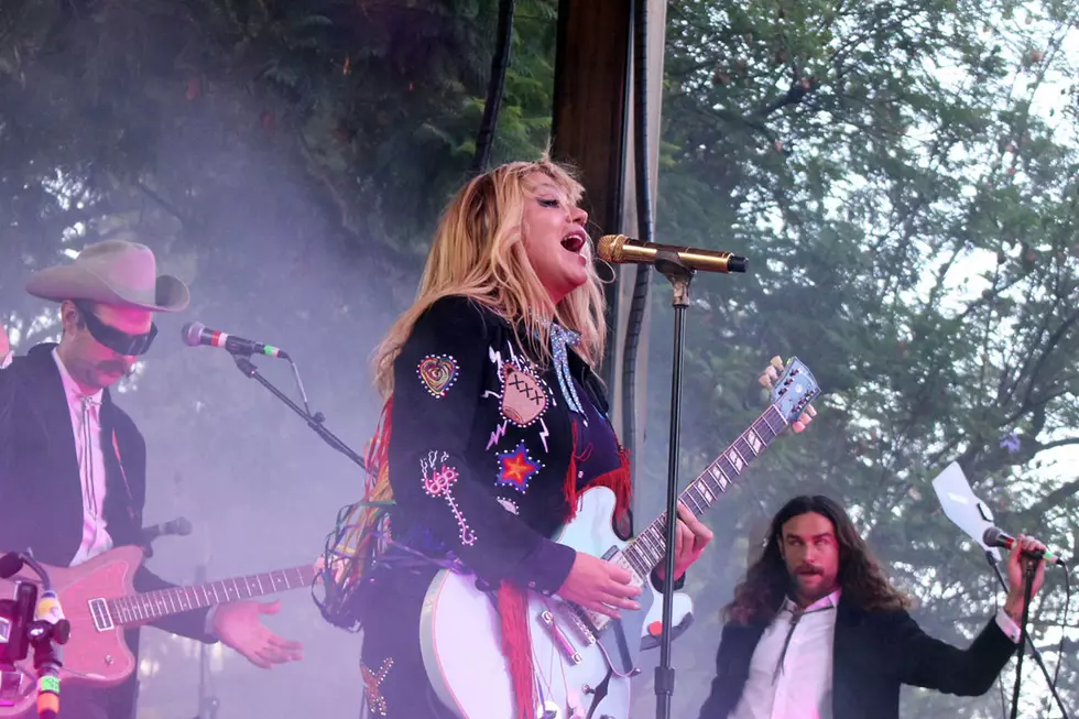 Kesha Performs in L.A.