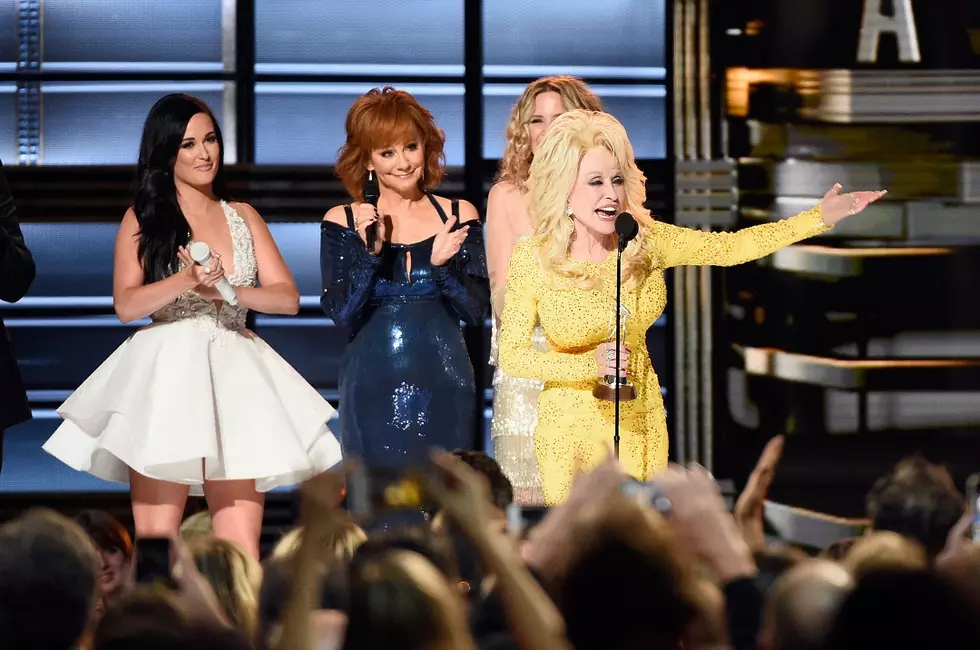 Dolly Parton Serenaded by Carrie Underwood + More at CMA Awards