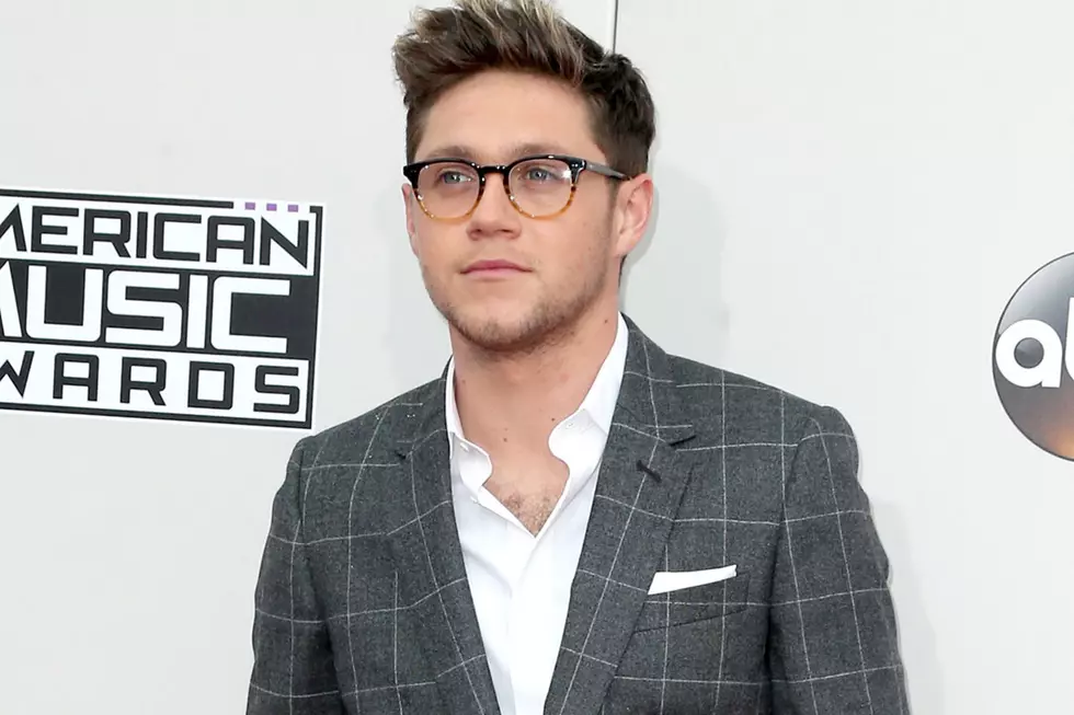 Niall Horan Performs 'This Town' at 2016 American Music Awards
