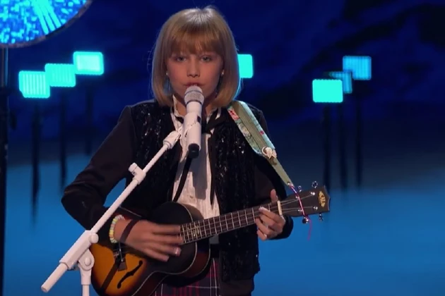 Grace VanderWaal Charms During &#8216;Frosty the Snowman&#8217; Performance on &#8216;AGT&#8217;