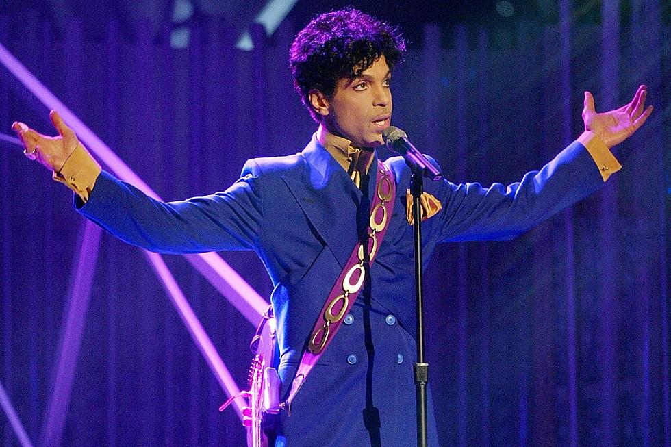 Minnesota Family Honors Prince With Epic ‘Purple Rain’ Holiday Light Display