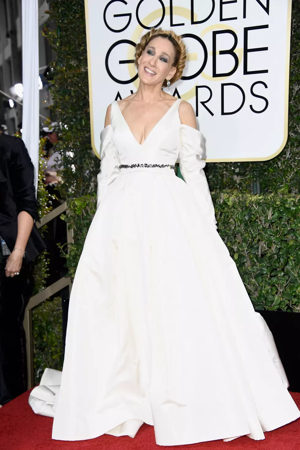 Sarah Jessica Parker Goes Bridal at the 2017 Golden Globes