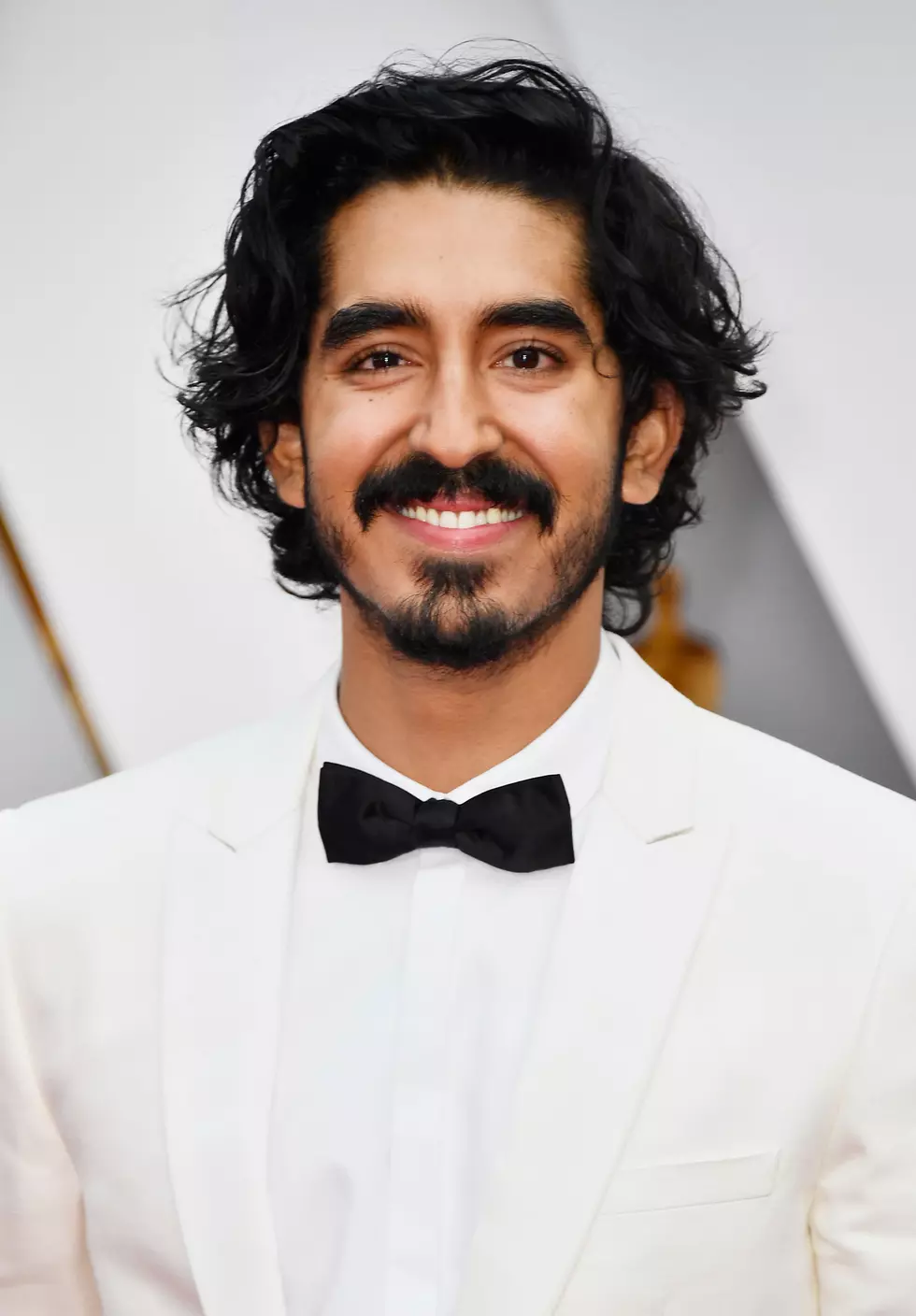 Dev Patel&#8217;s White Tux Evokes Old Hollywood Glamour at the 2017 Oscars