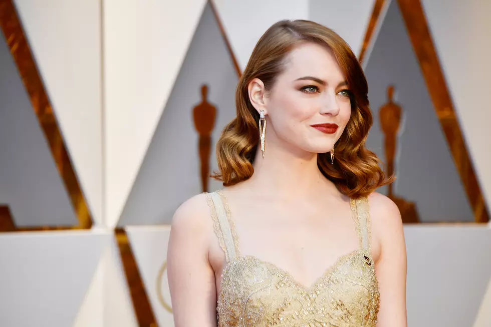Emma Stone Goes Flapper-Chic in Fringe at the 2017 Oscars