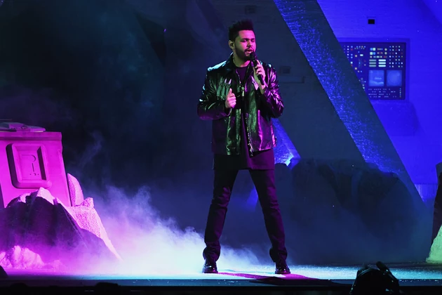 The Weeknd Performs &#8216;I Feel It Coming&#8217; With Daft Punk at the 2017 Grammys: Watch