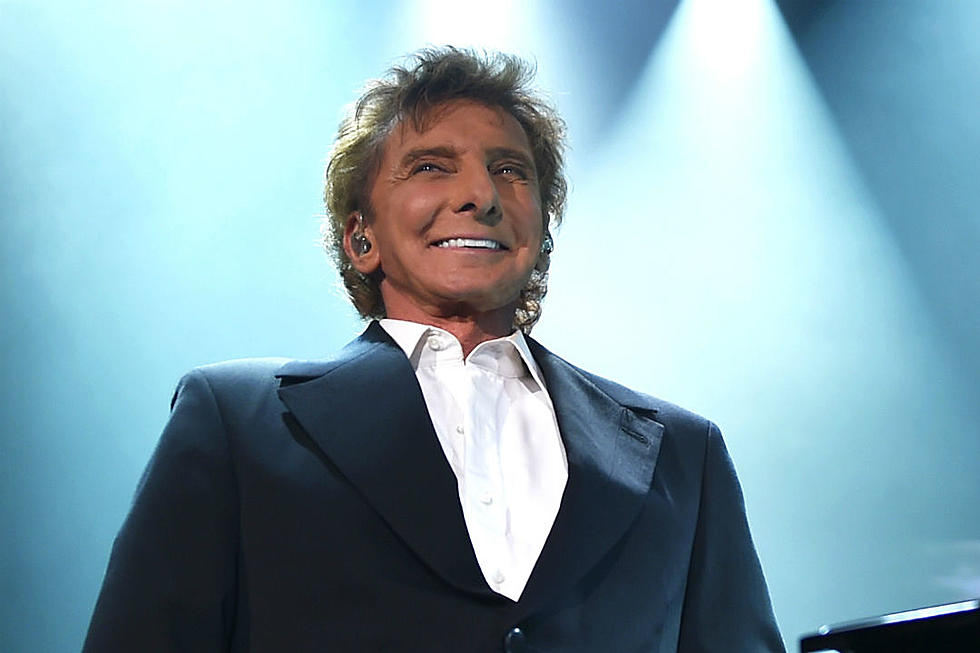 Barry Manilow, Happily Married, Explains Why He Spent Decades in the Closet