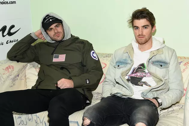 The Chainsmokers Perform on &#8216;Saturday Night Live': Watch