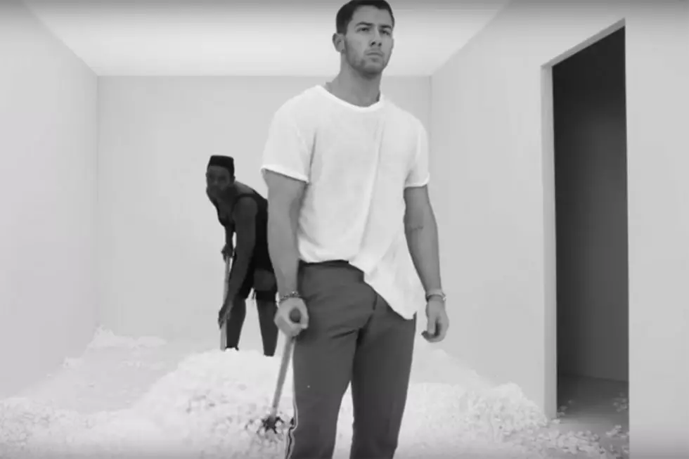 Nick Jonas Has Mark Wahlberg Vibes in ‘Remember I Told You’ Video